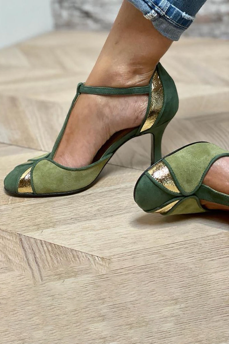 Alona™ | Décolleté patchwork with T-strap and closed toe